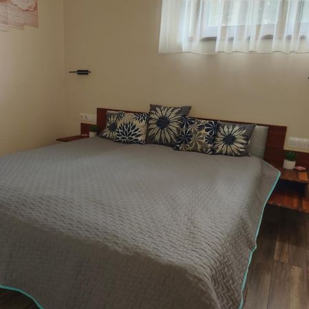 Gamma Apartmanok Es Jakuzzi Miskolc Quarto foto