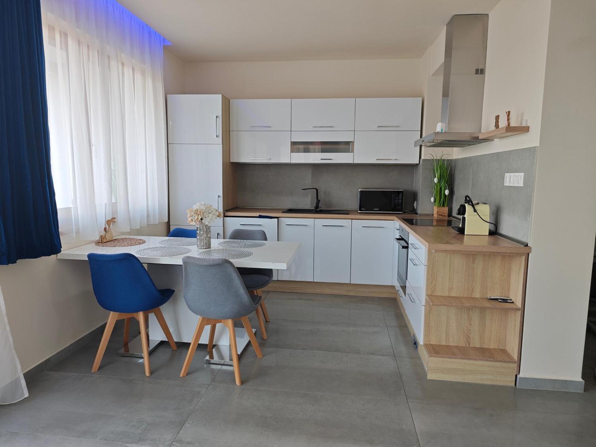 Gamma Apartmanok Es Jakuzzi Miskolc Quarto foto